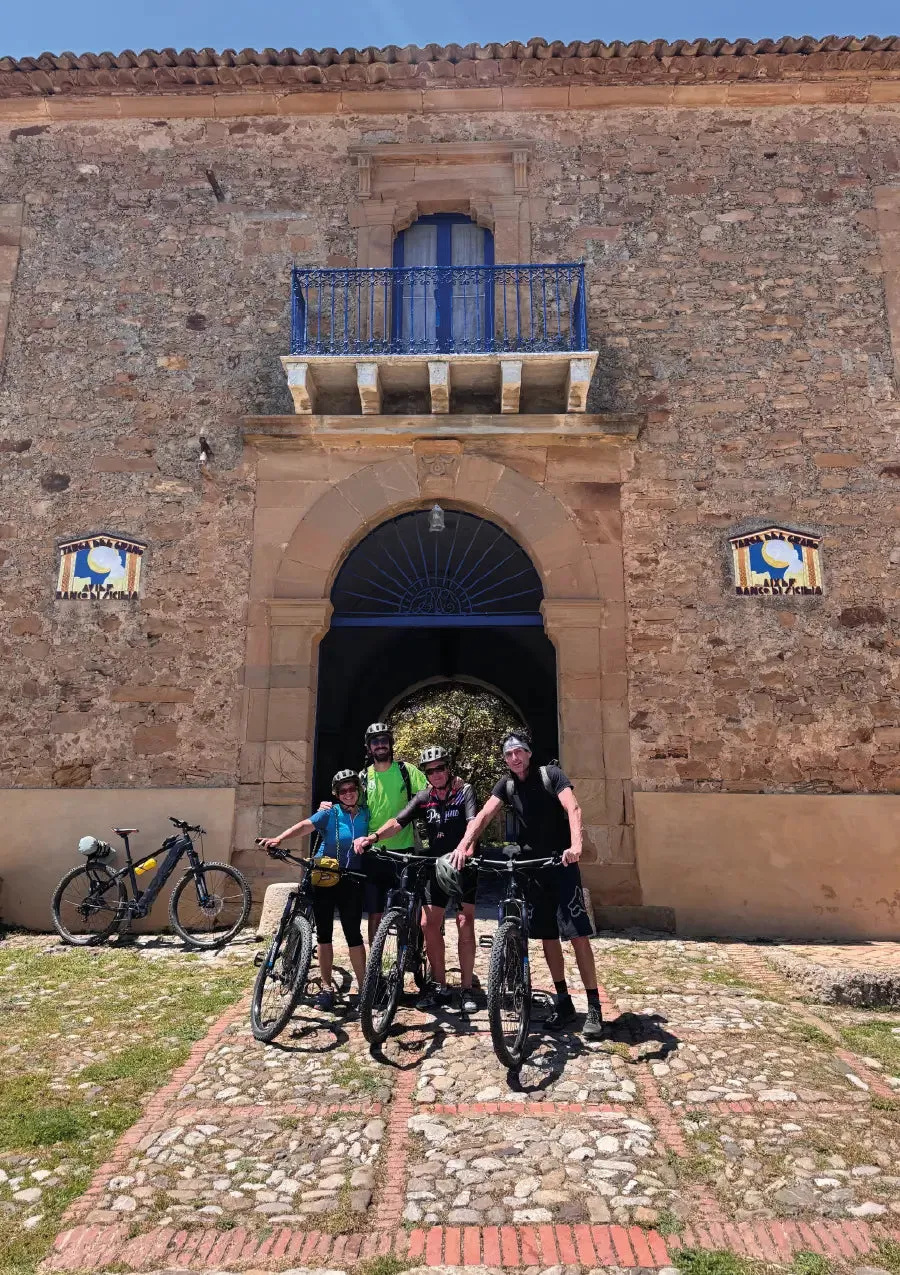 Tasca d'Almerita Regaleali E-Bike Tour Weinverkostung
