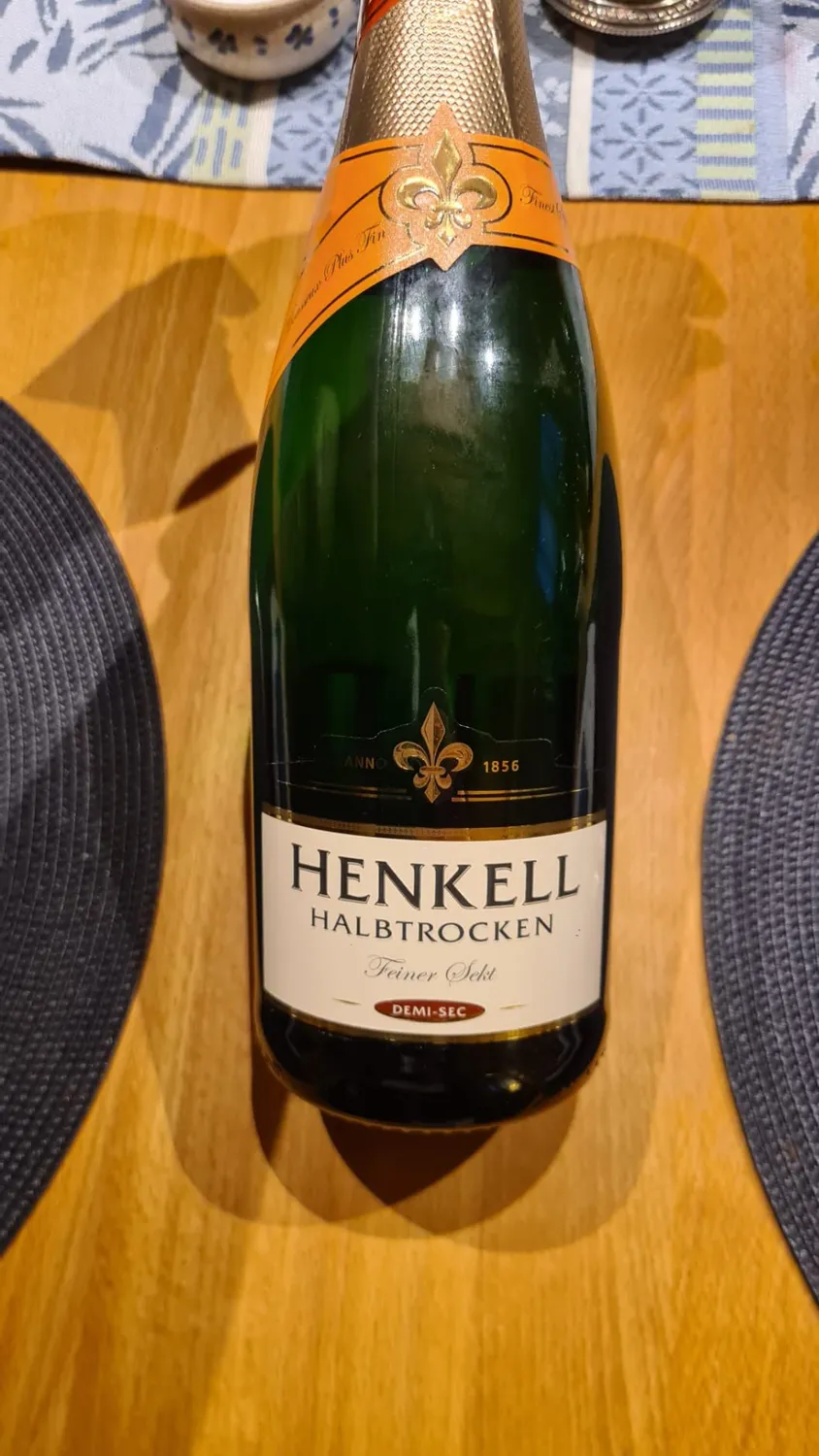 Henkell Halbtrocken Sekt 6 x 0,75 l Chardonnay-Cuvée mild