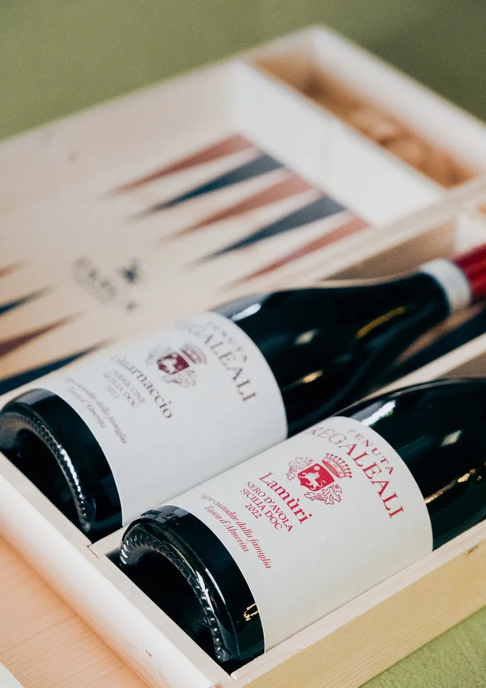 Tasca Play Wine Geschenkset 2x0,75L Holzbox Spiele trocken