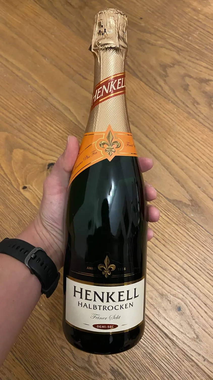 Henkell Halbtrocken Sekt 6 x 0,75 l Chardonnay-Cuvée mild